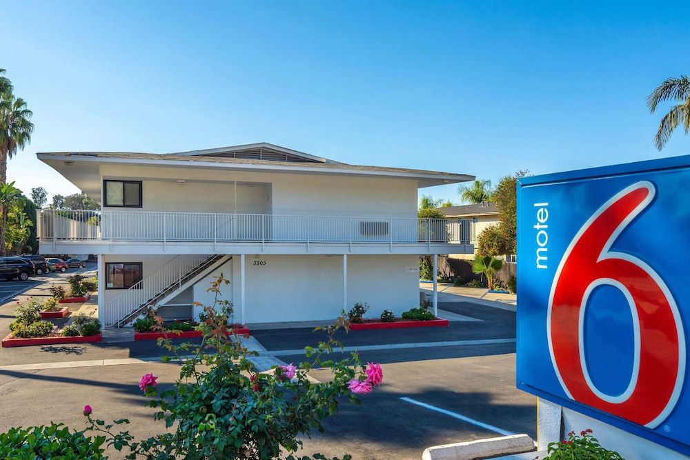 undefined Motel 6 Santa Barbara, CA - State Street 3