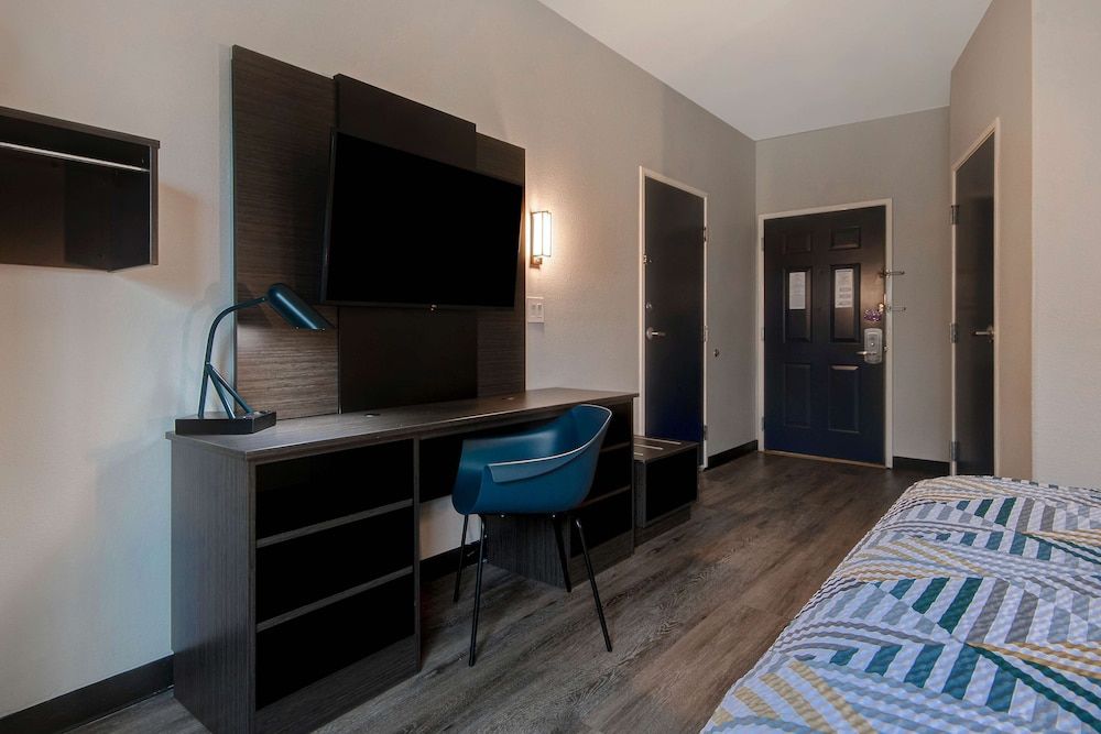 Motel 6 Pharr, TX Deluxe Room, 1 Queen Bed, Accessible, Non Smoking 5