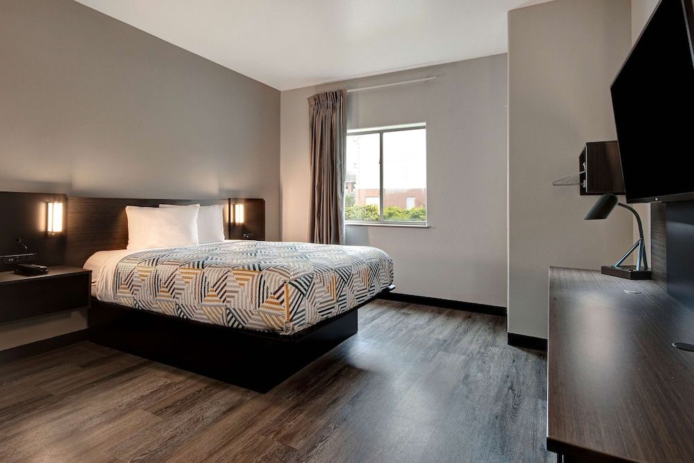 Motel 6 Pharr, TX Deluxe Room, 1 Queen Bed, Accessible, Non Smoking 3