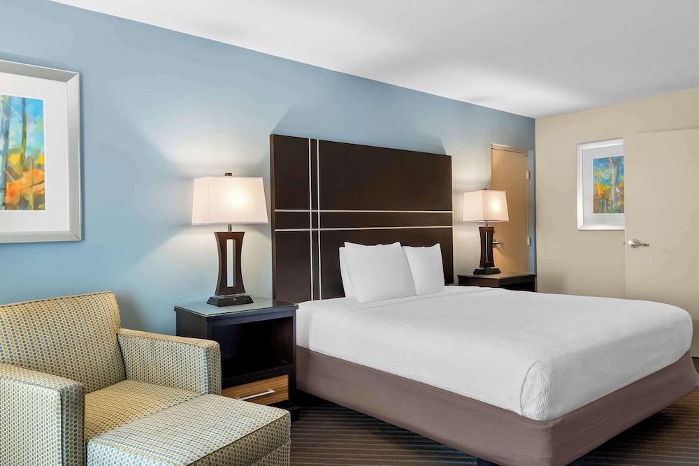 Standard Room, 1 King Bed, Accessible, Non Smoking