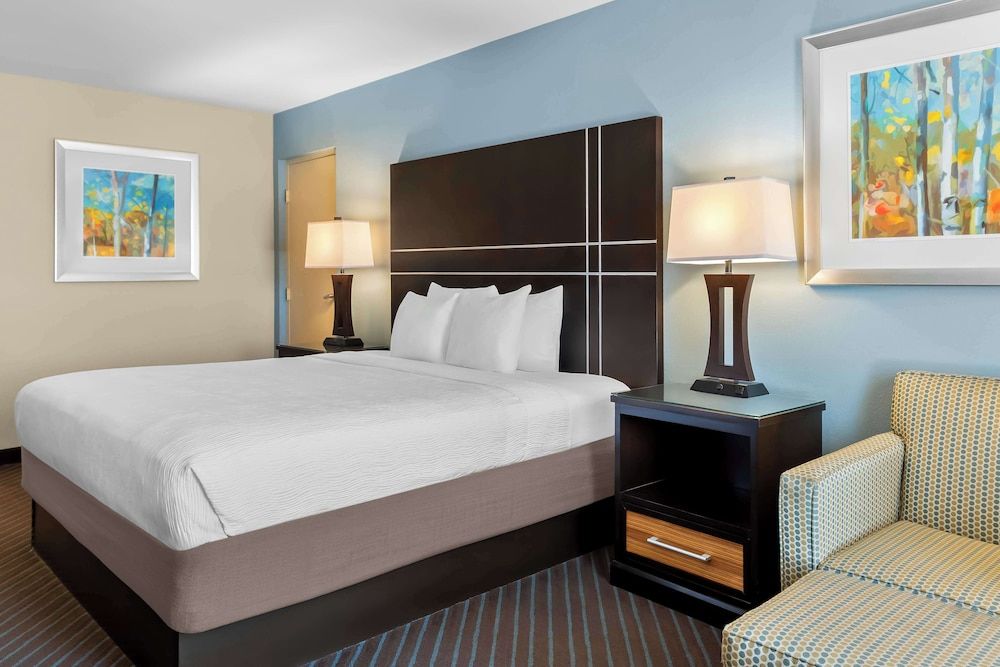 Standard Room, 1 King Bed, Non Smoking, Refrigerator & Microwave