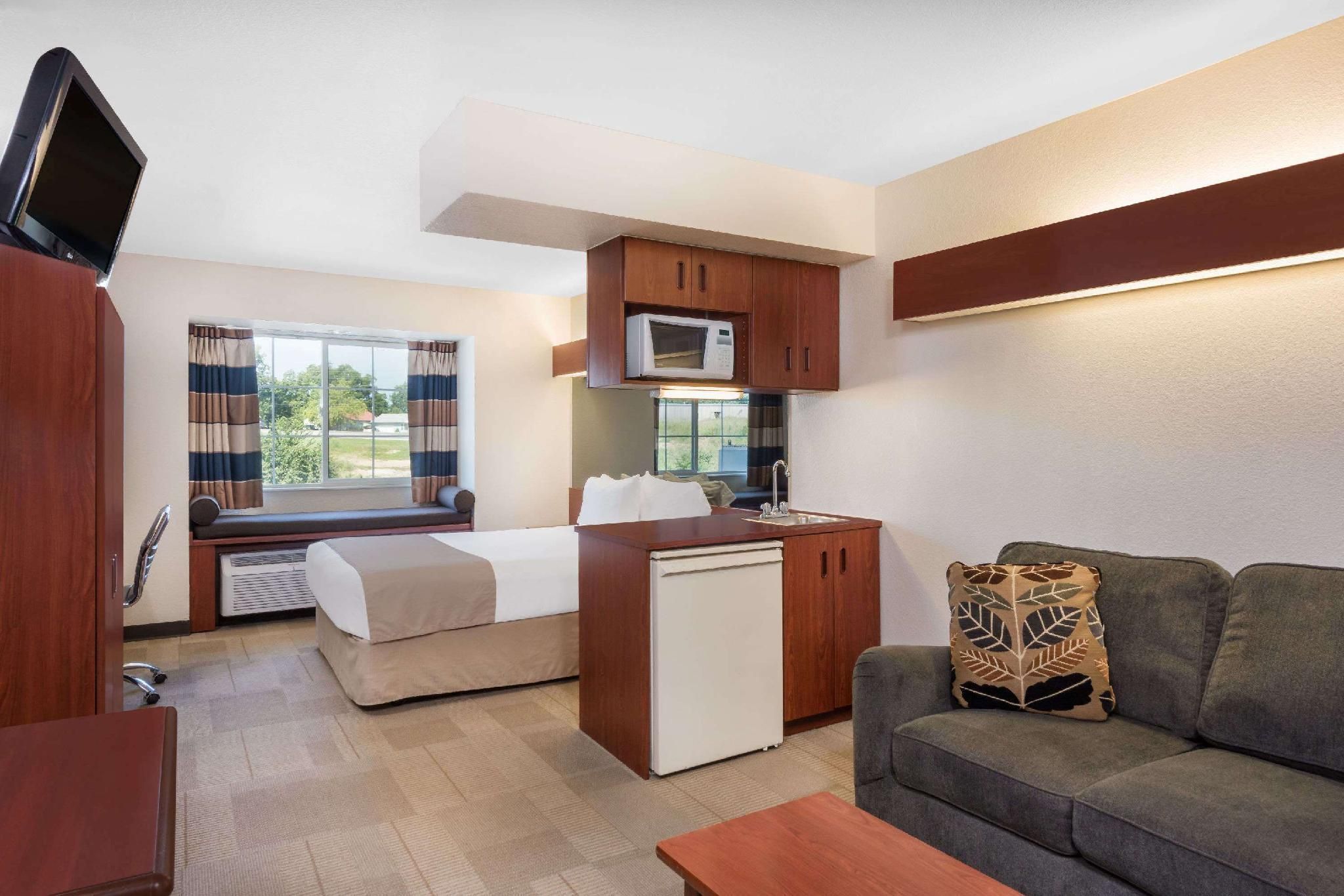 1 Queen Bed, Studio Suite, Non-Smoking