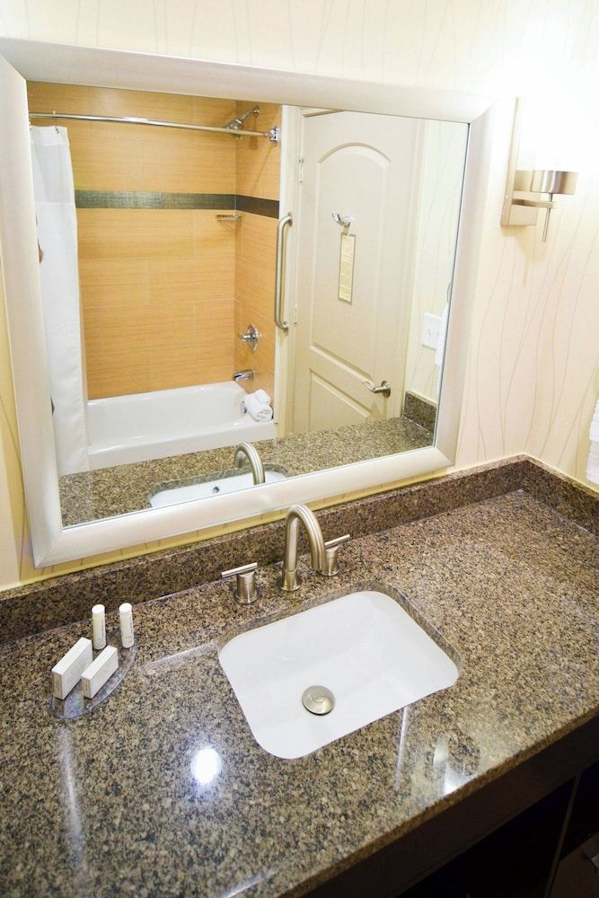 Room, 2 Queen Beds (Mobility Accessible, Tub)