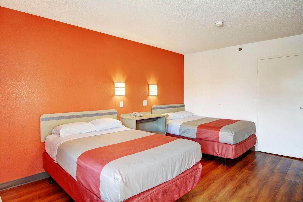 Motel 6 Wethersfield, CT - Hartford Deluxe Room, 2 Double Beds, Accessible, Non Smoking 2