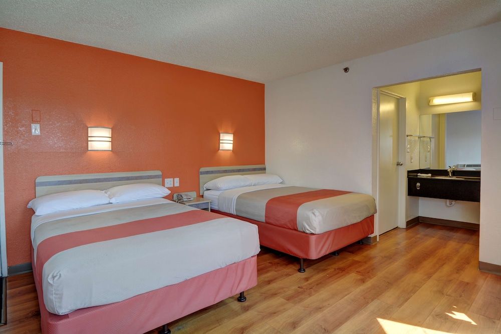 Motel 6 Wethersfield, CT - Hartford Deluxe Room, 2 Double Beds, Accessible, Non Smoking 3