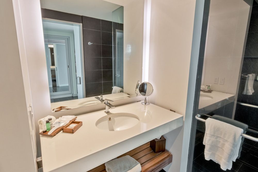 Deluxe Room, 2 Queen Beds, Non Smoking