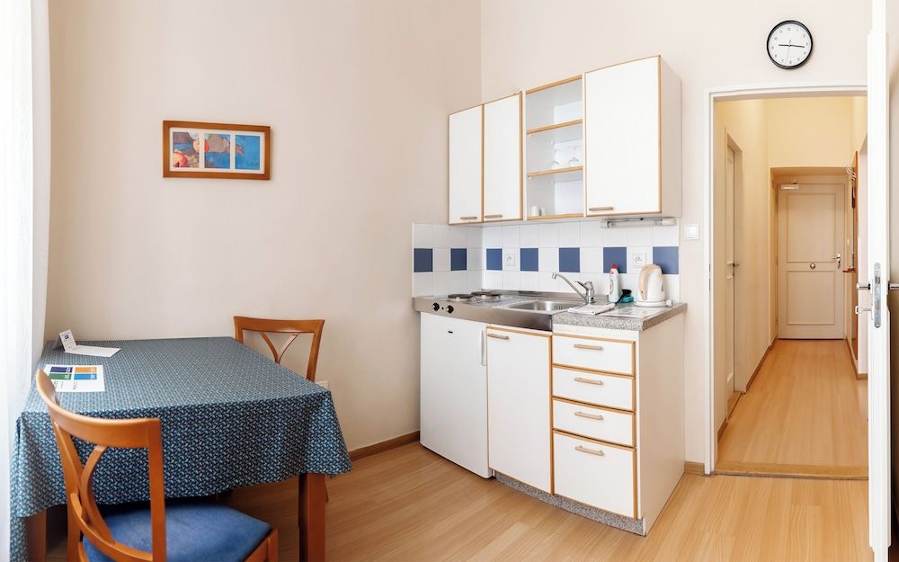 Hotel Orion Standard Apartment, 2 Twin Beds, Kitchen 7