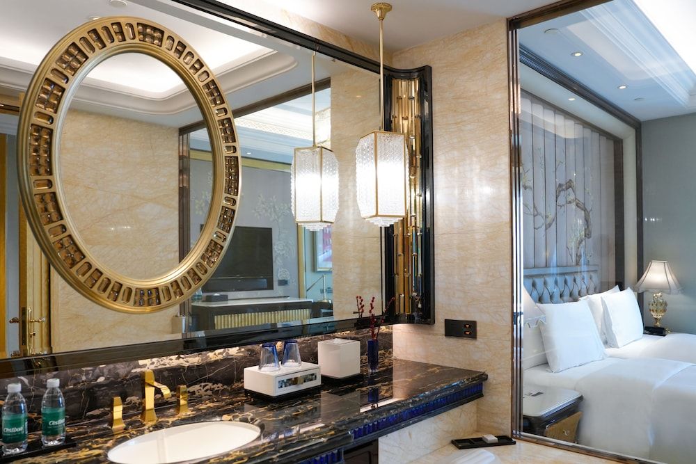 Wanda Reign Wuhan Grand Deluxe Twin Room 4