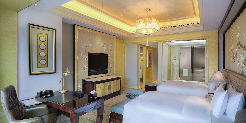 Wanda Reign Wuhan Grand Deluxe Twin Room 5