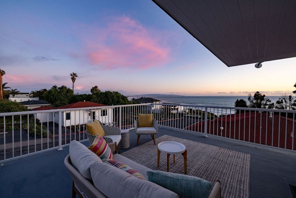 The Tides Oceanview Inn and Cottages Room, 1 King Bed, Ocean View 7
