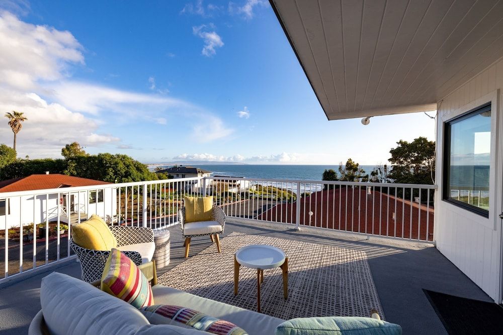The Tides Oceanview Inn and Cottages Room, 1 King Bed, Ocean View 6