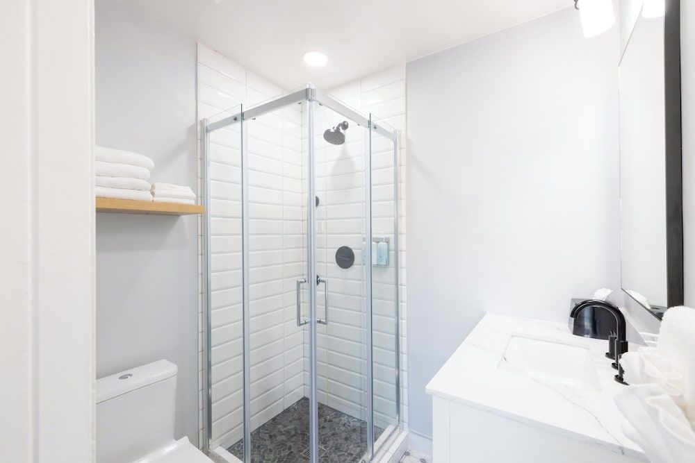 The Tides Oceanview Inn and Cottages Standard Room, 2 Queen Beds 7