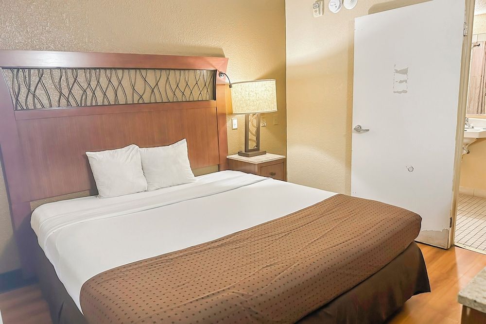 Room, 1 King Bed, Accessible
