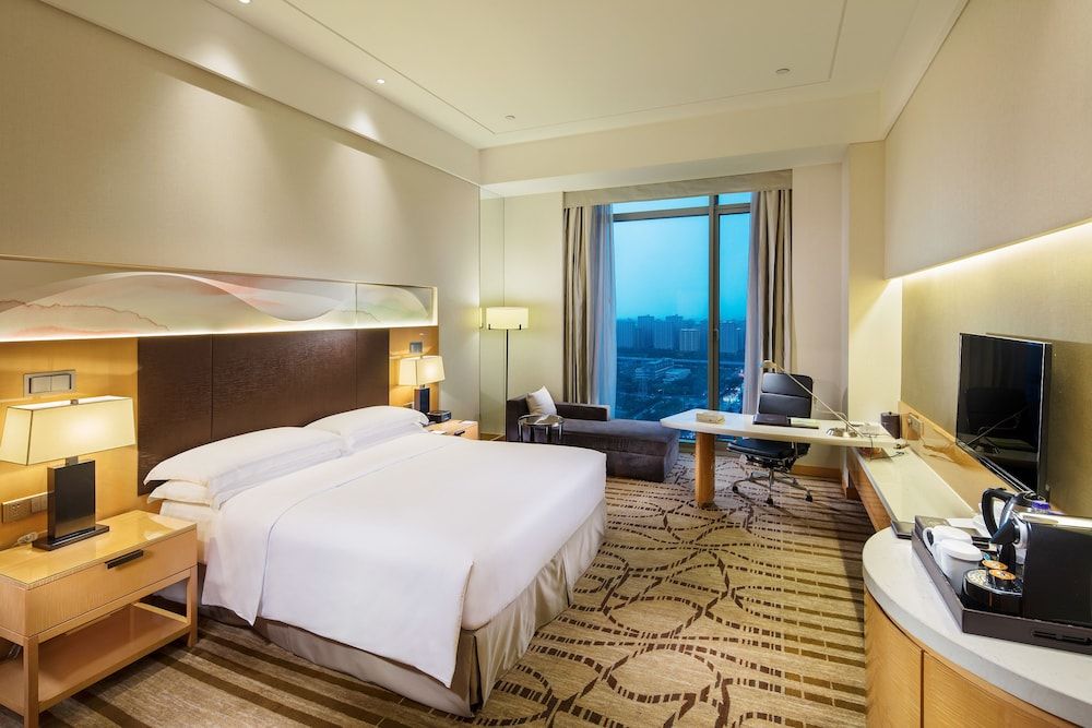 DoubleTree by Hilton Hangzhou East Room, 1 King Bed, Accessible