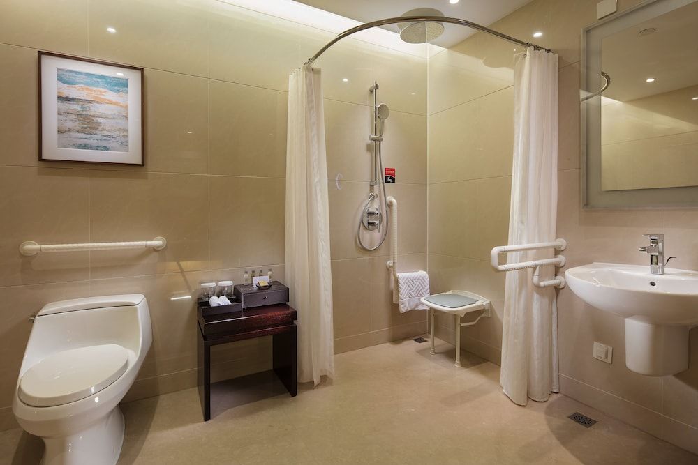 DoubleTree by Hilton Hangzhou East Room, 1 King Bed, Accessible 6
