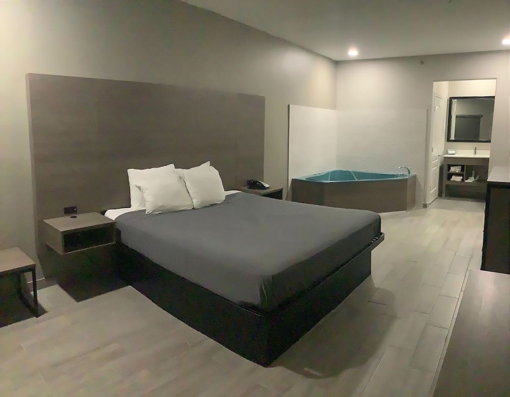 Suite, 1 King Bed, Non Smoking