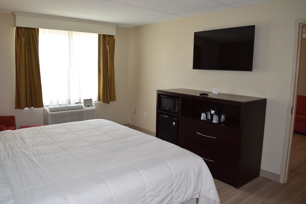 BridgePointe Hotel & Marina Suite, Non Smoking 2