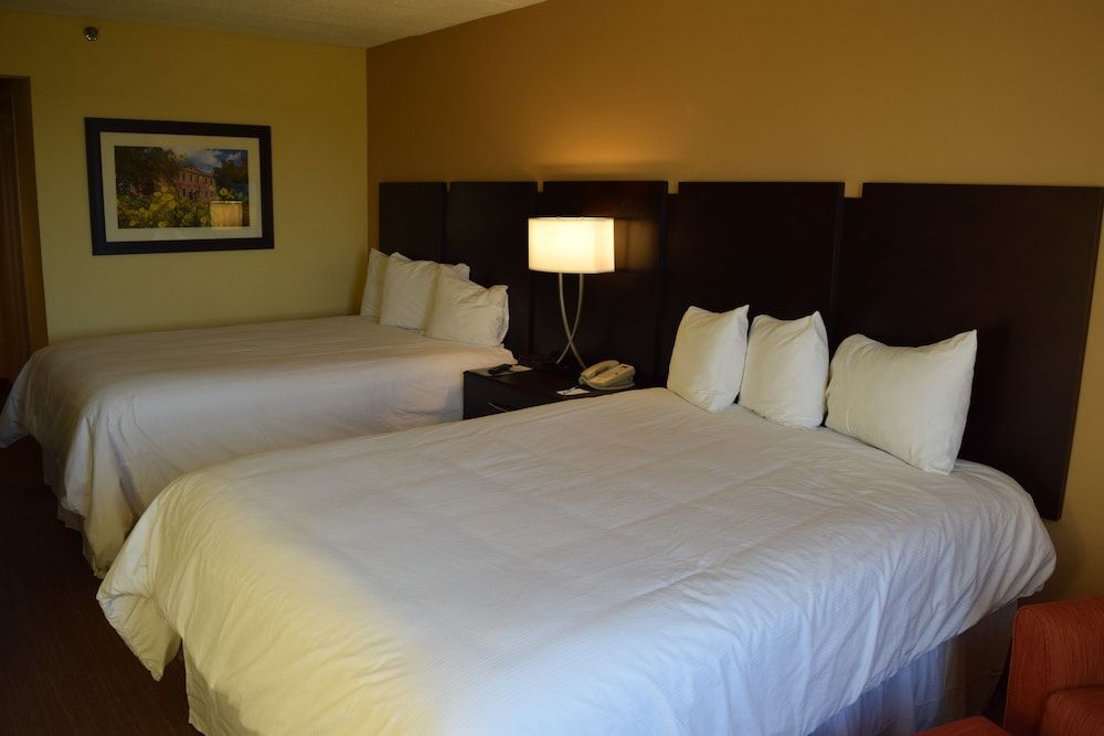 BridgePointe Hotel & Marina Standard Room, 2 Queen Beds, Non Smoking
