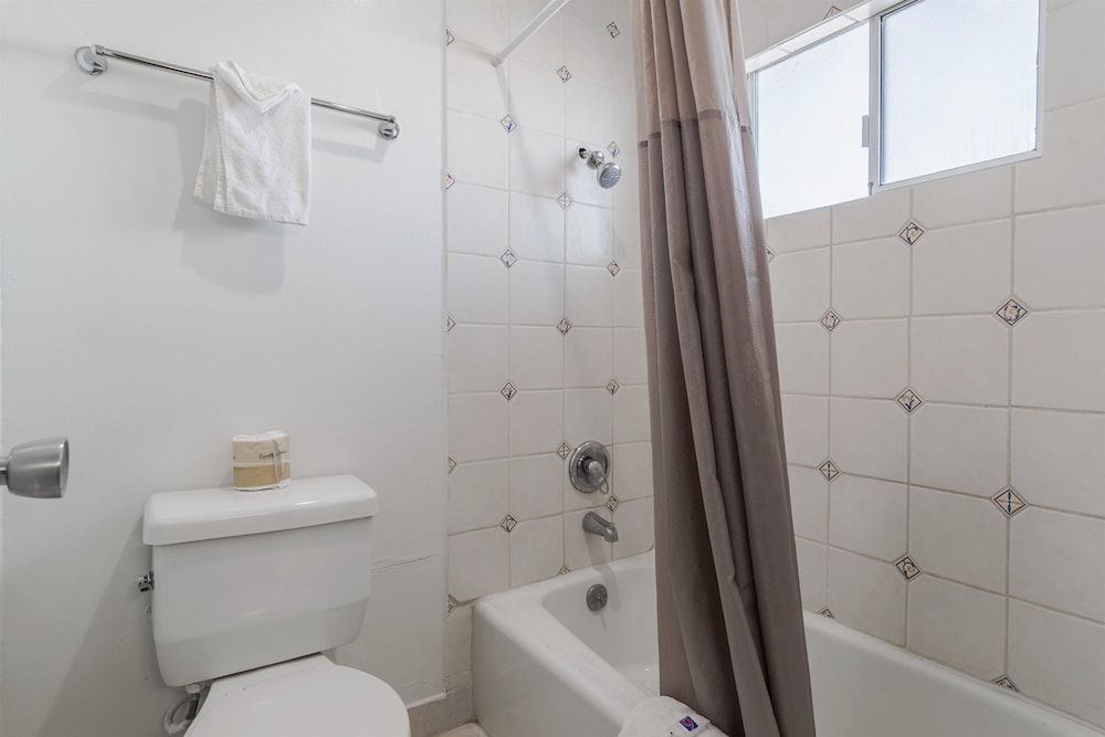 Motel 6 Barstow, CA - Route 66 Standard Room, 1 King Bed, Non Smoking 9