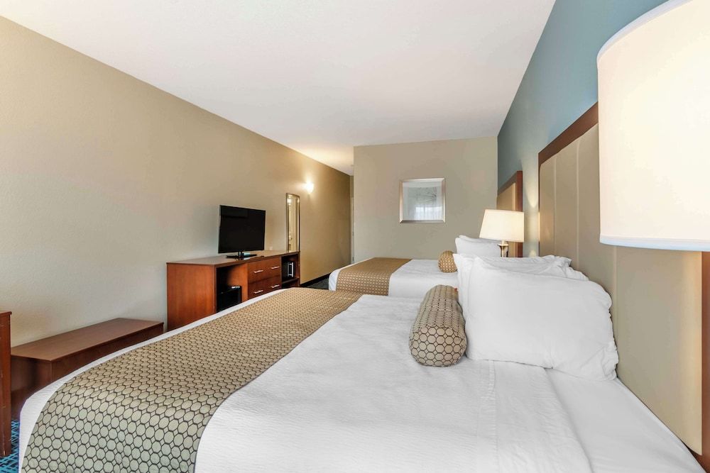 Best Western On The River Standard Room, 2 Queen Beds, Accessible, Refrigerator & Microwave 2