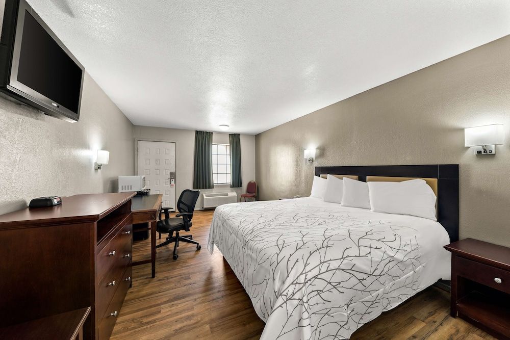 Americas Best Value Inn Bonham Room, 1 King Bed, Non Smoking