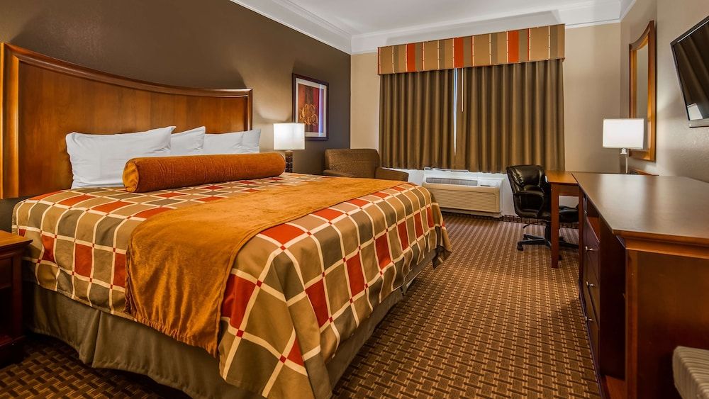 Executive Room, 1 King Bed, Non Smoking, Refrigerator & Microwave