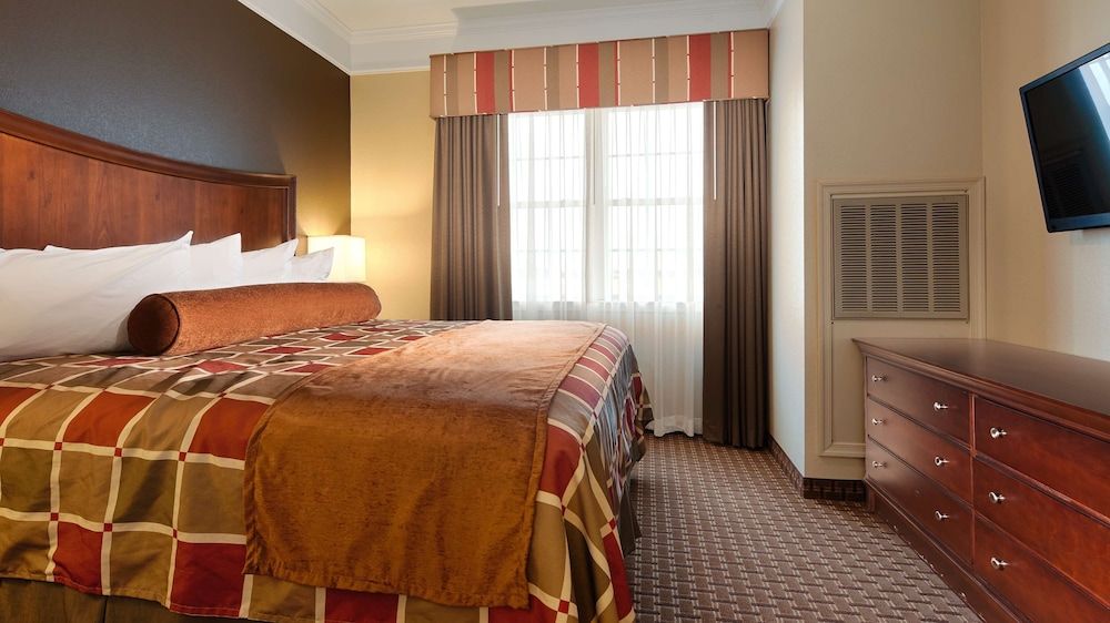 Executive Room, 1 King Bed, Non Smoking, Refrigerator & Microwave