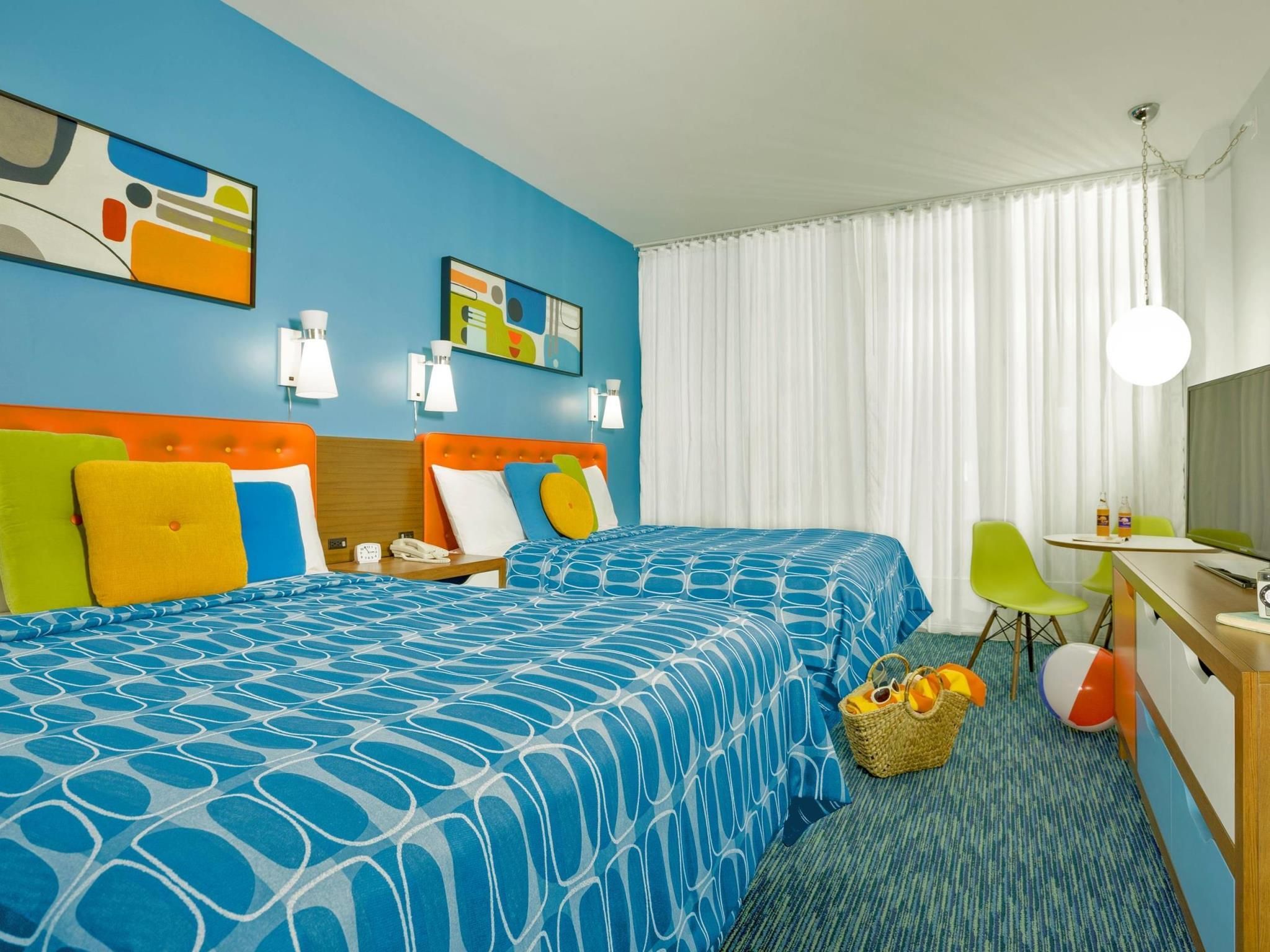 Family Suite - Interior Entry (Includes Early Park Admission)