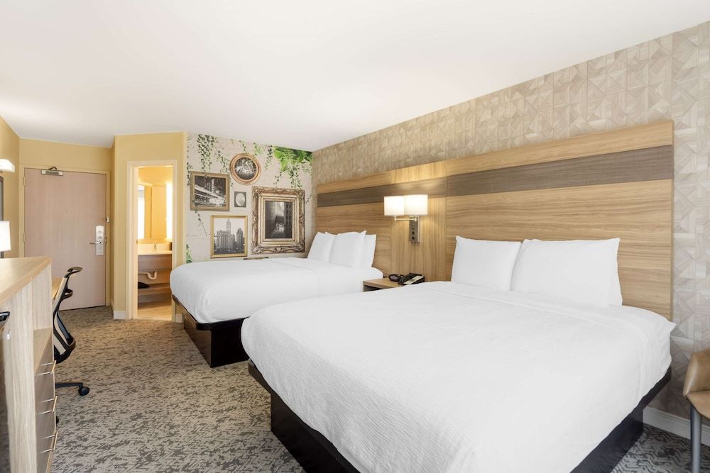 Suite, 2 Queen Beds, Non Smoking (with Single Sofabed)