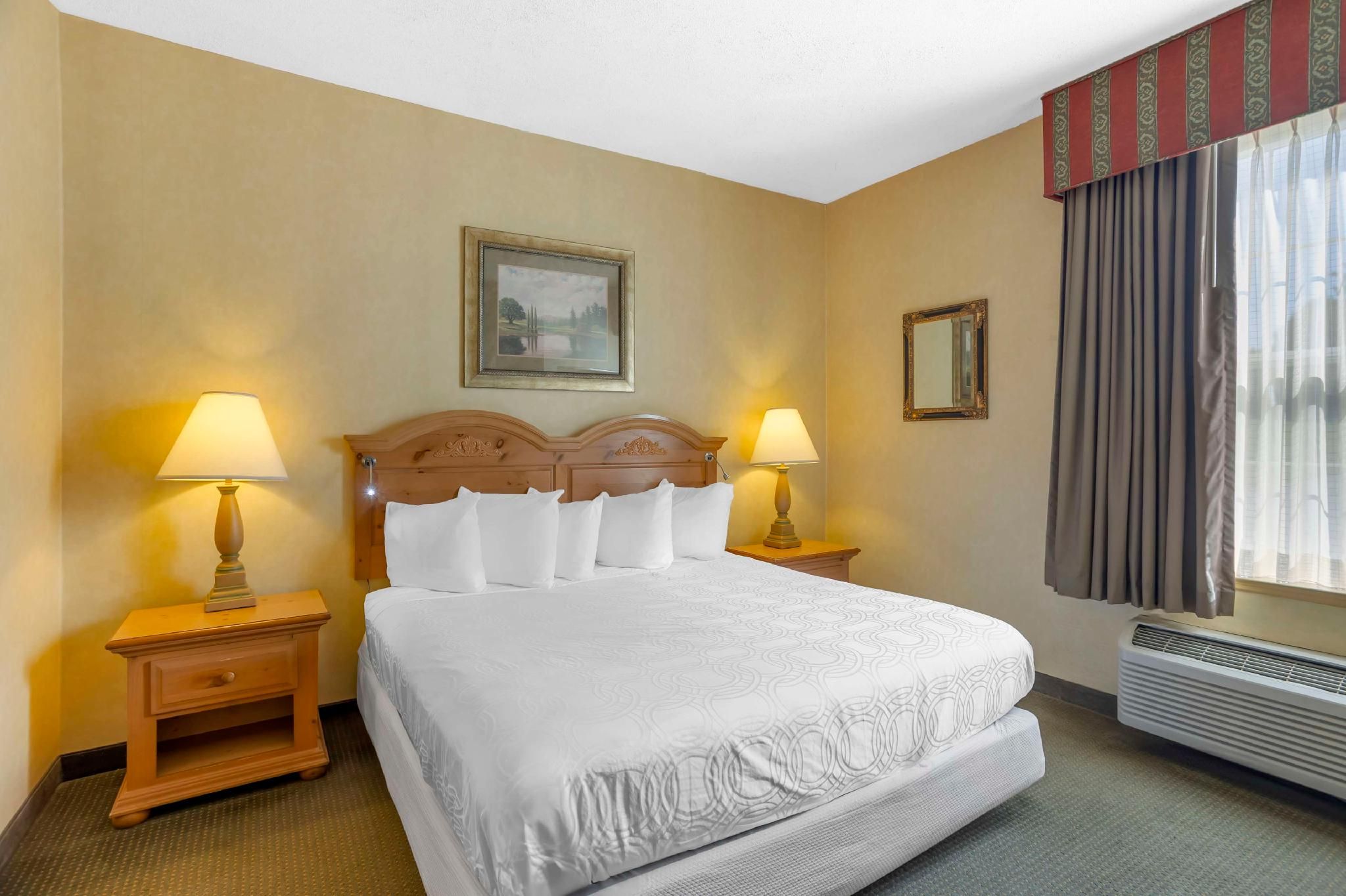 Suite - 1 King Bed, Nonsmoking, Whirlpool, Fireplace, Main Building