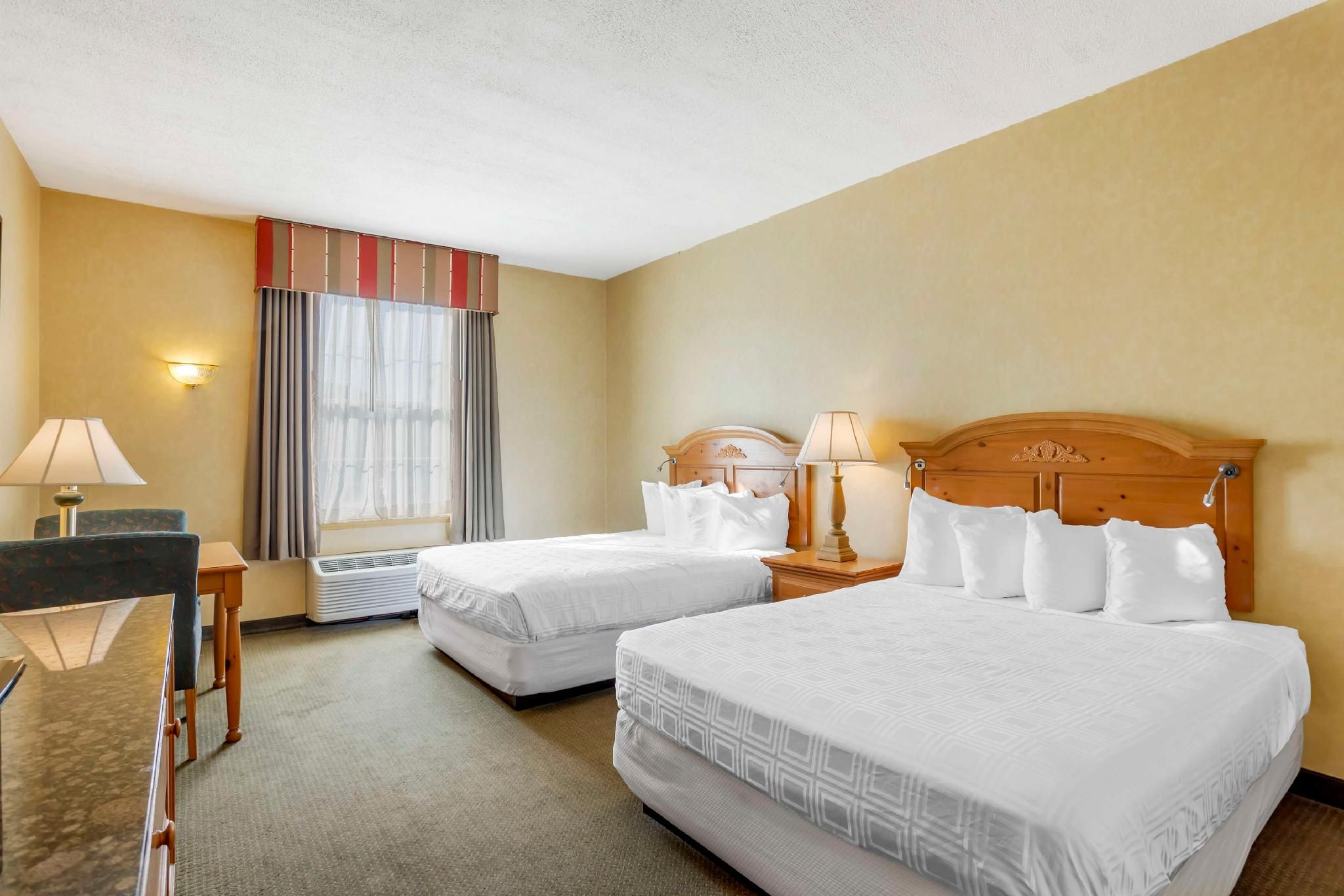 Accessibility - 2 Queen Beds, Roll-in Shower, Nonsmoking