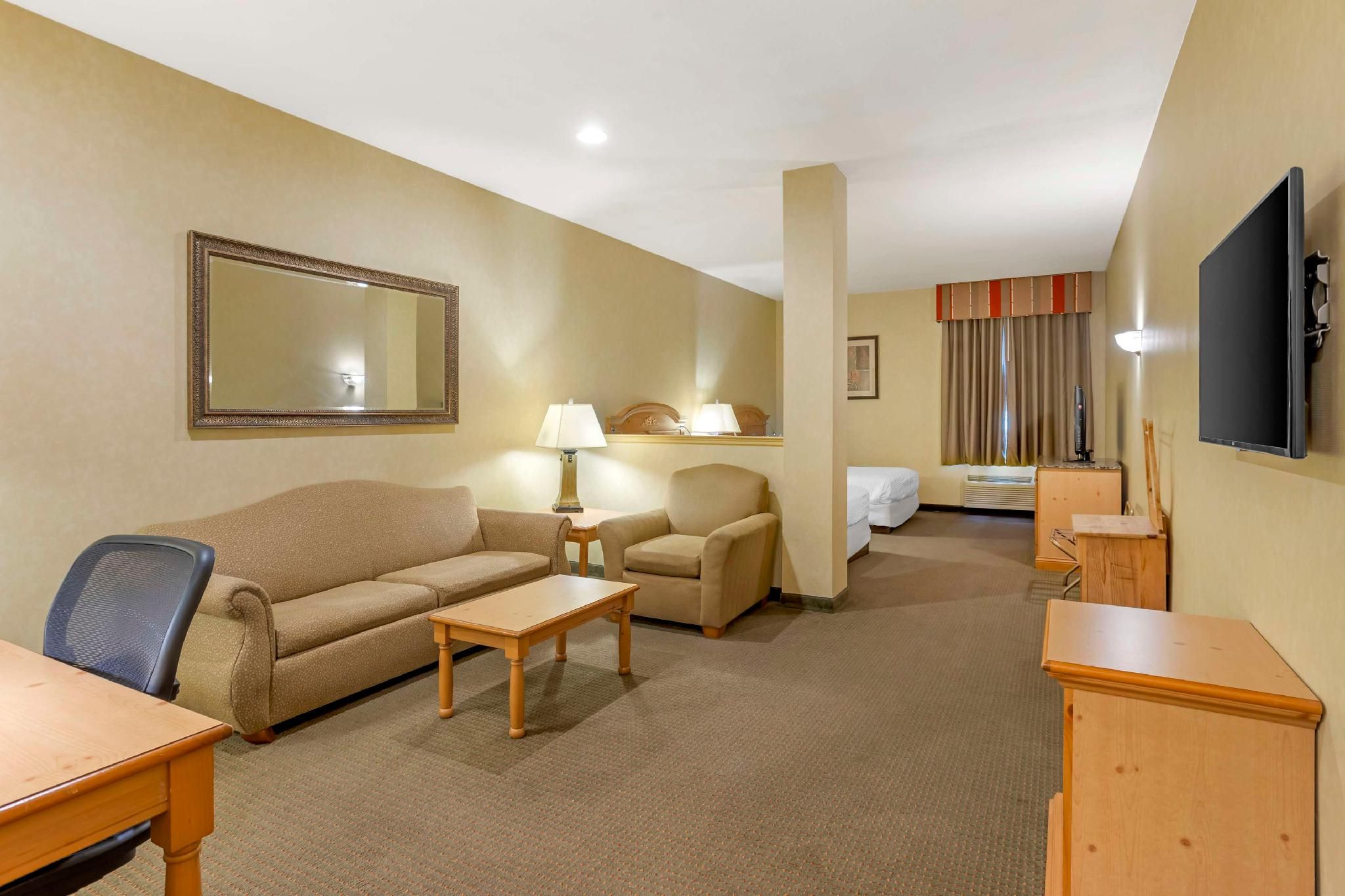Suite - 2 Queen Beds, Sofabed, Nonsmoking, 1 Room, Family Suite, Main Building, High Speed