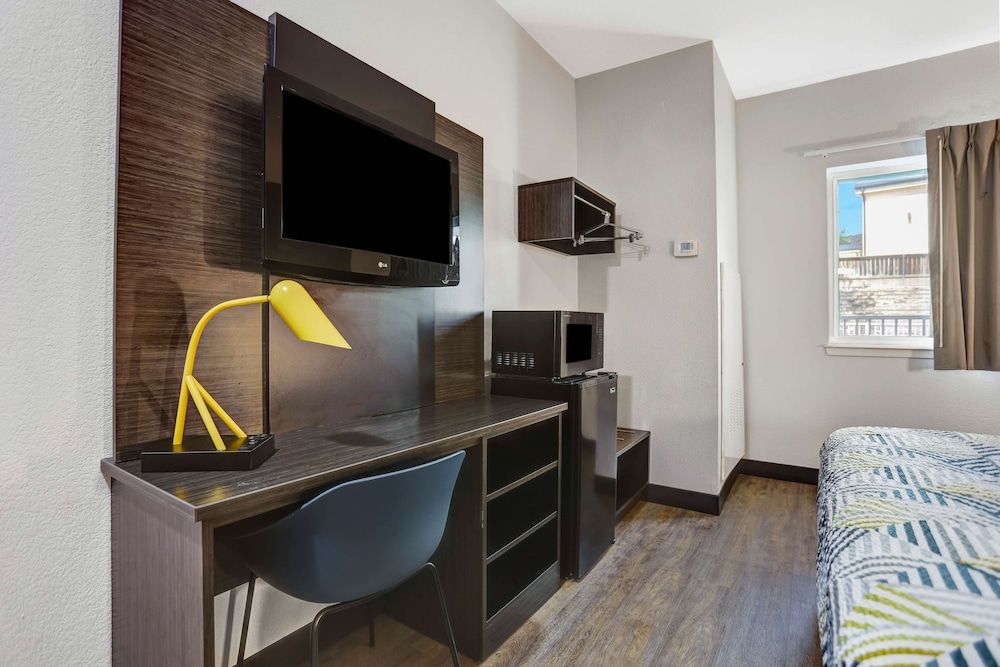 Deluxe Room, 1 King Bed, Non Smoking
