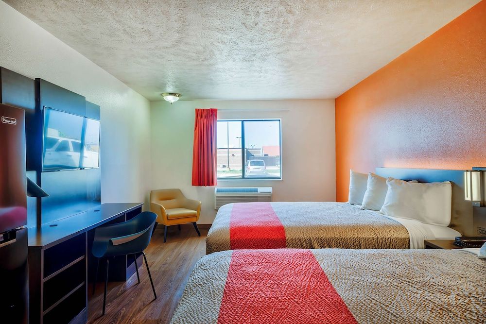 Motel 6 Percival, IA Deluxe Room, 2 Queen Beds, Non Smoking, Refrigerator 2