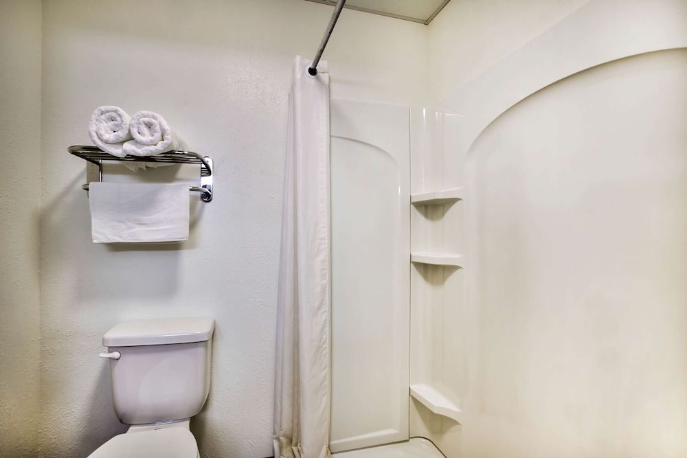 Motel 6 Percival, IA Deluxe Room, Multiple Beds, Non Smoking, Refrigerator 6