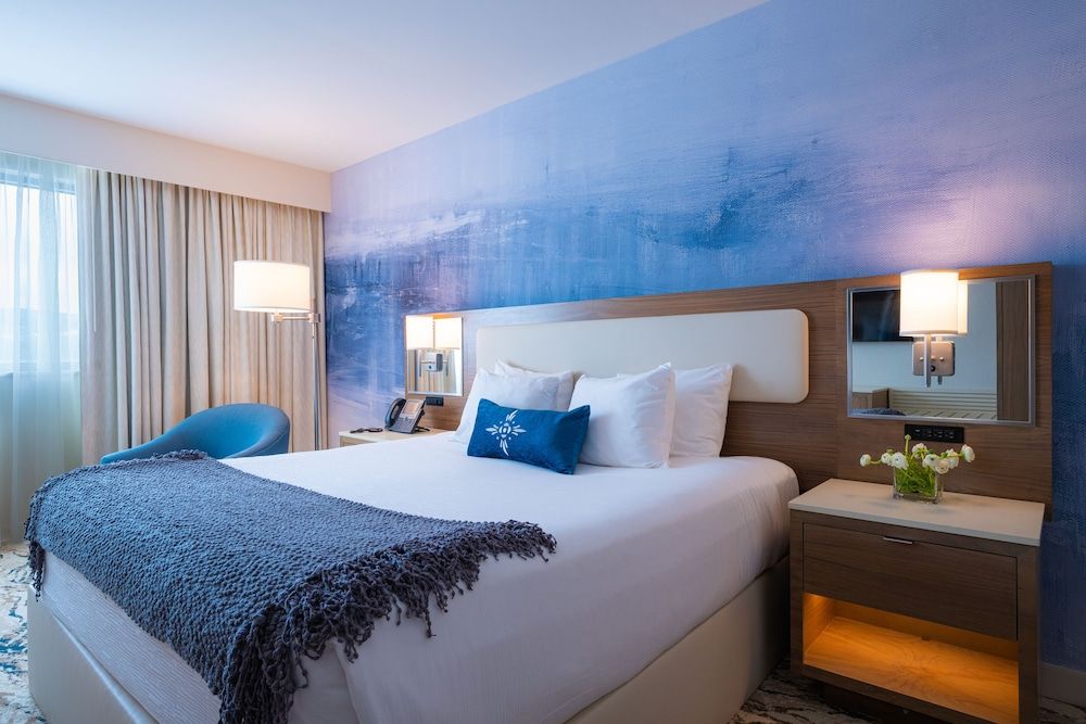 Deluxe Room, 1 King Bed, Non Smoking (Adults Only 21+)