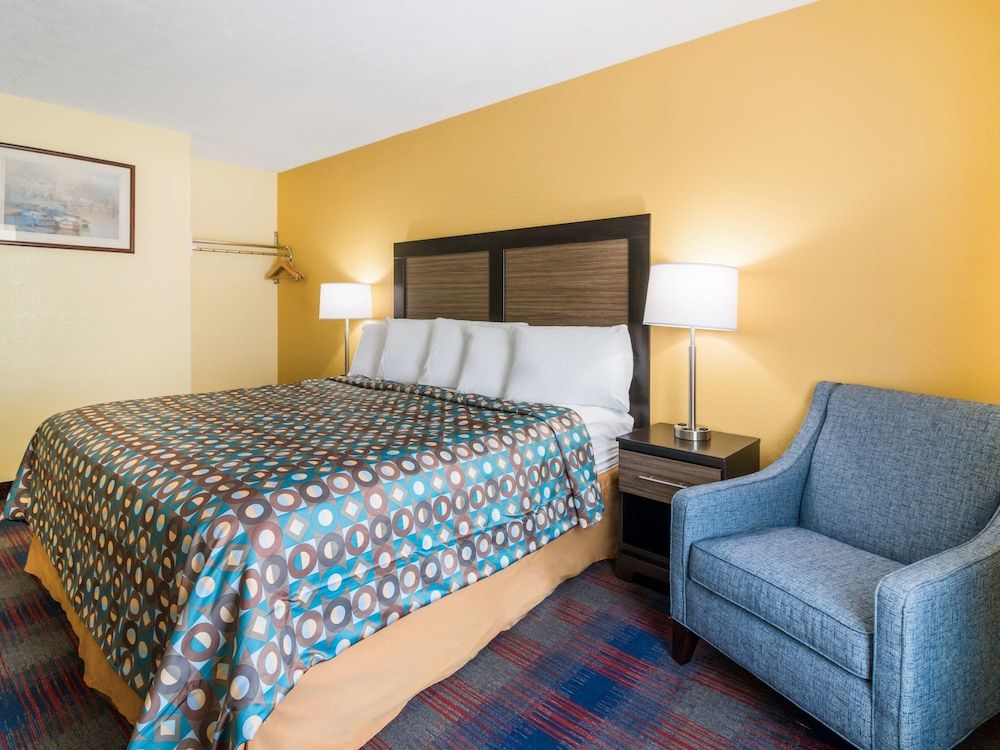Room, 1 King Bed, Non Smoking
