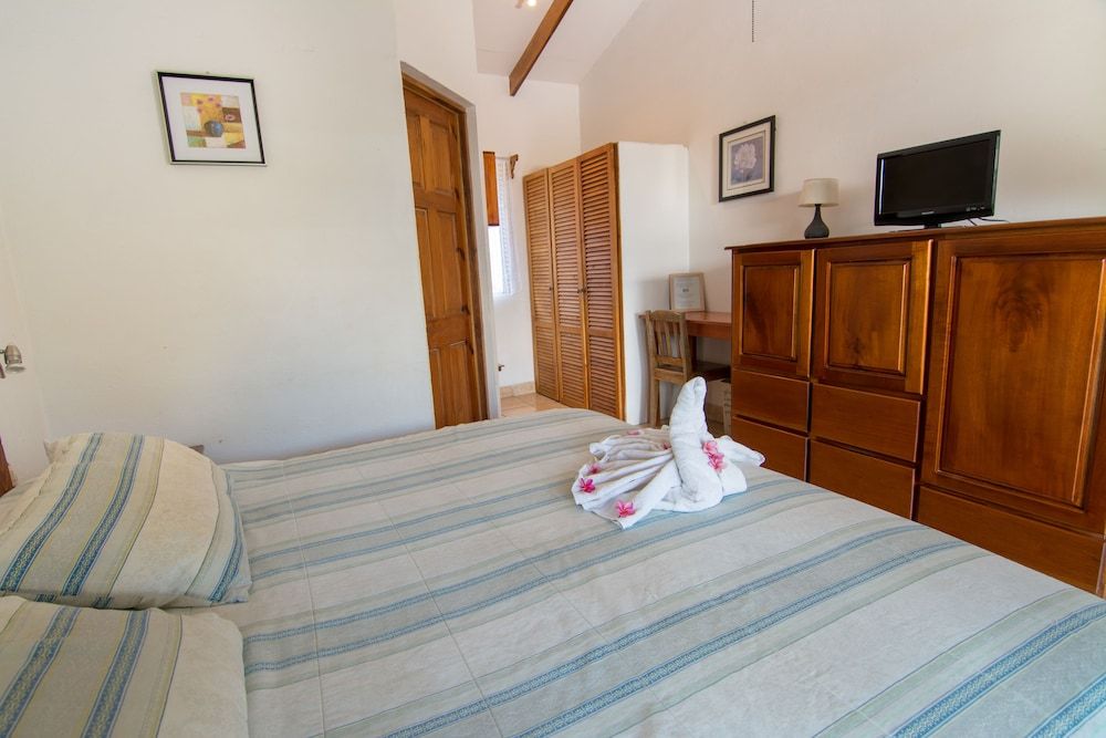 Hotel Colinas del Sol Standard Room, 1 King Bed, Pool Access, Garden Area 9