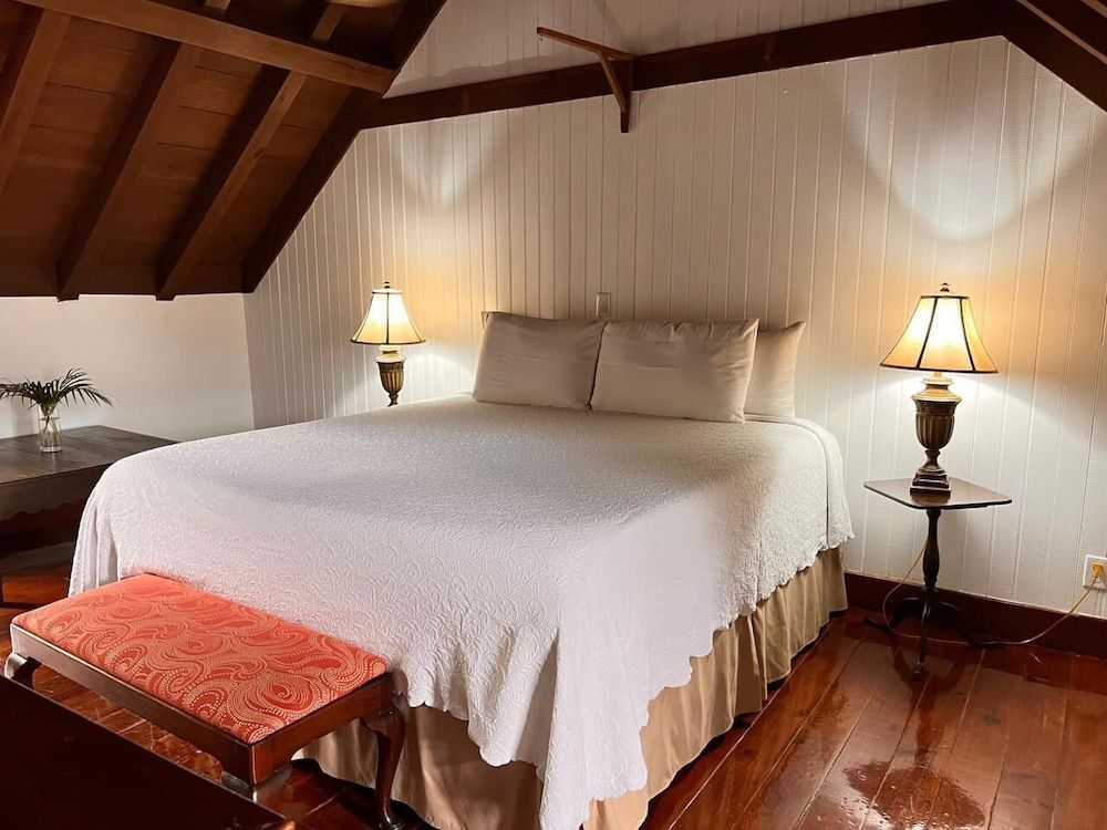 Copper and Lumber Store Hotel Georgian Suite