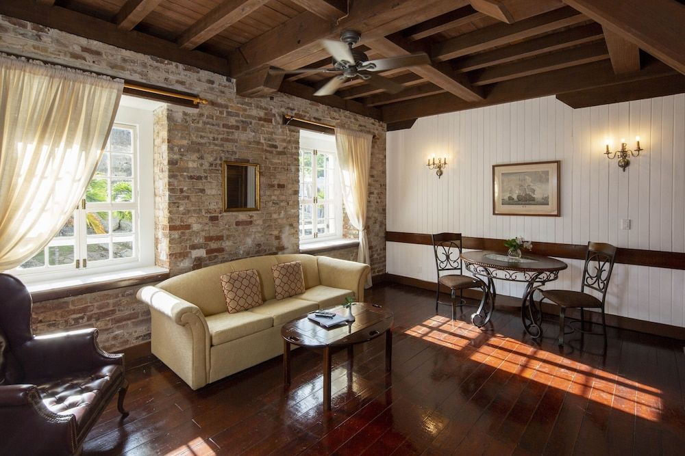 Copper and Lumber Store Hotel Contemporary Suite 4