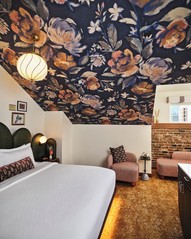 The Crawford Hotel Room (Pullman) 2