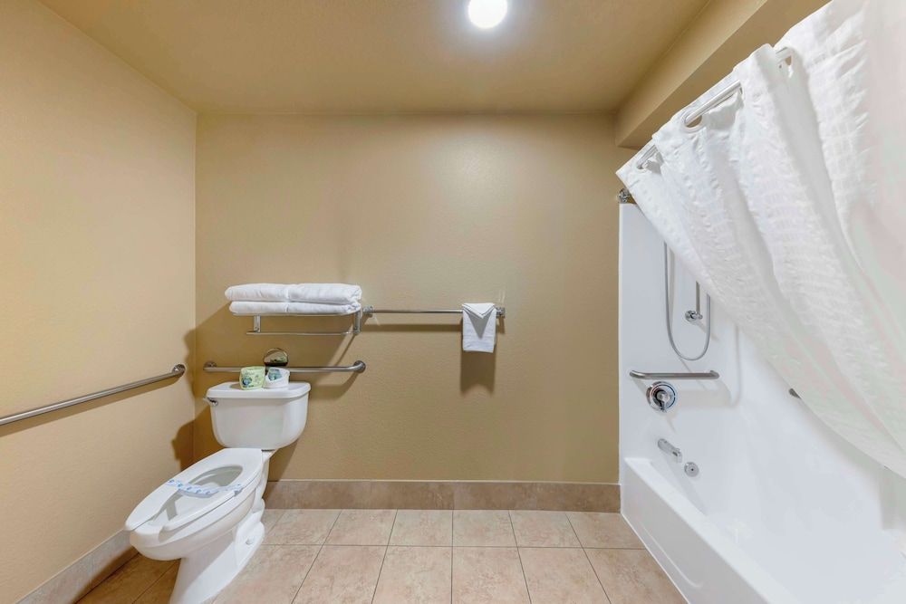Best Western Fallon Inn & Suites Standard Room, Multiple Beds, Non Smoking, Refrigerator & Microwave (Oversized Room) 4