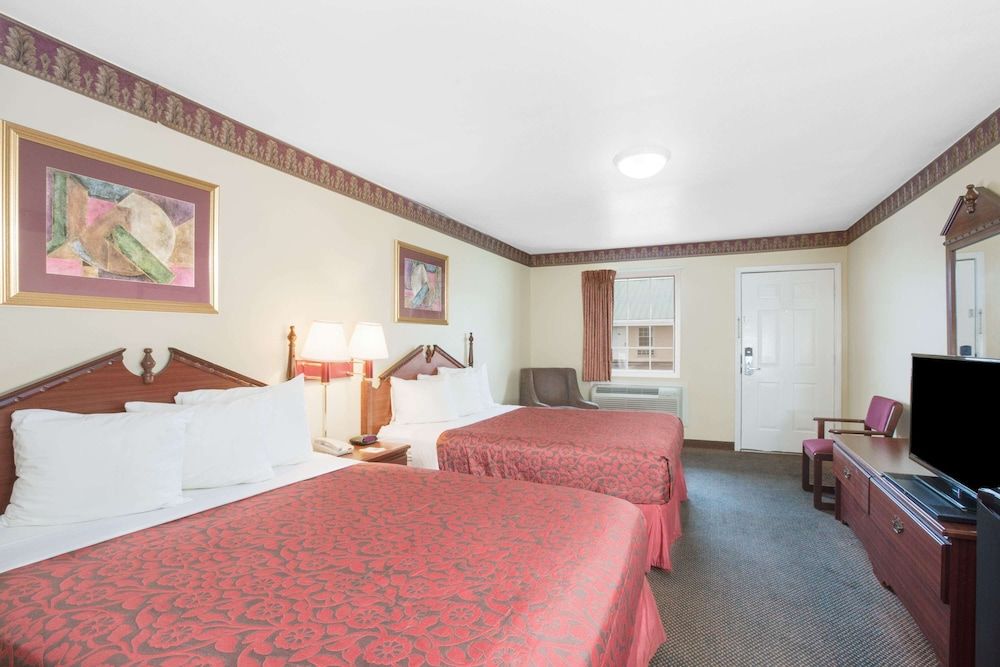 Standard Room, 2 Queen Beds, Non Smoking