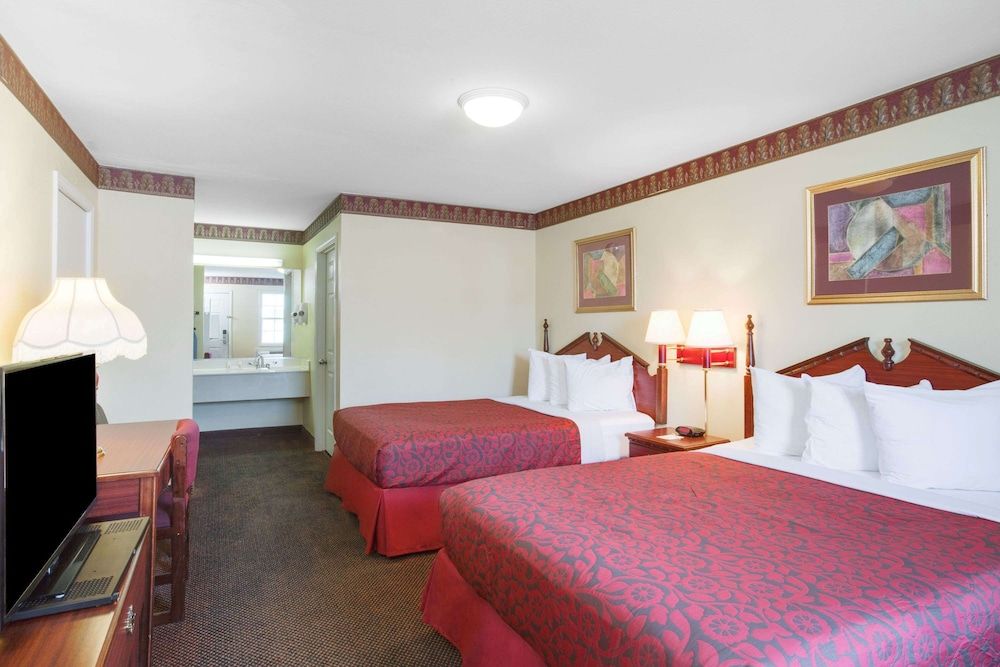 Room, 2 Queen Beds, Accessible, Non Smoking (Mobility, Roll-In Shower)