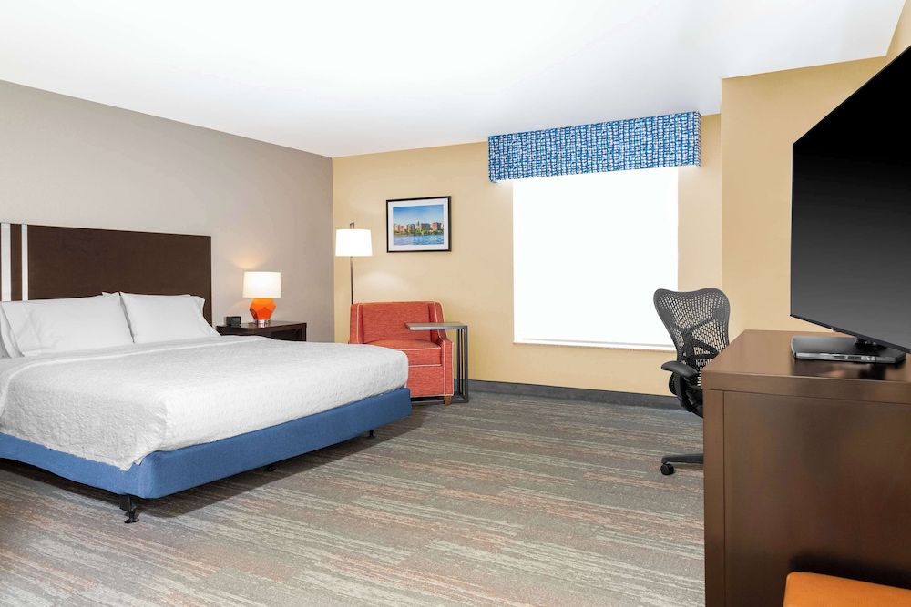 Room, 1 King Bed, Accessible, Bathtub (Hearing)