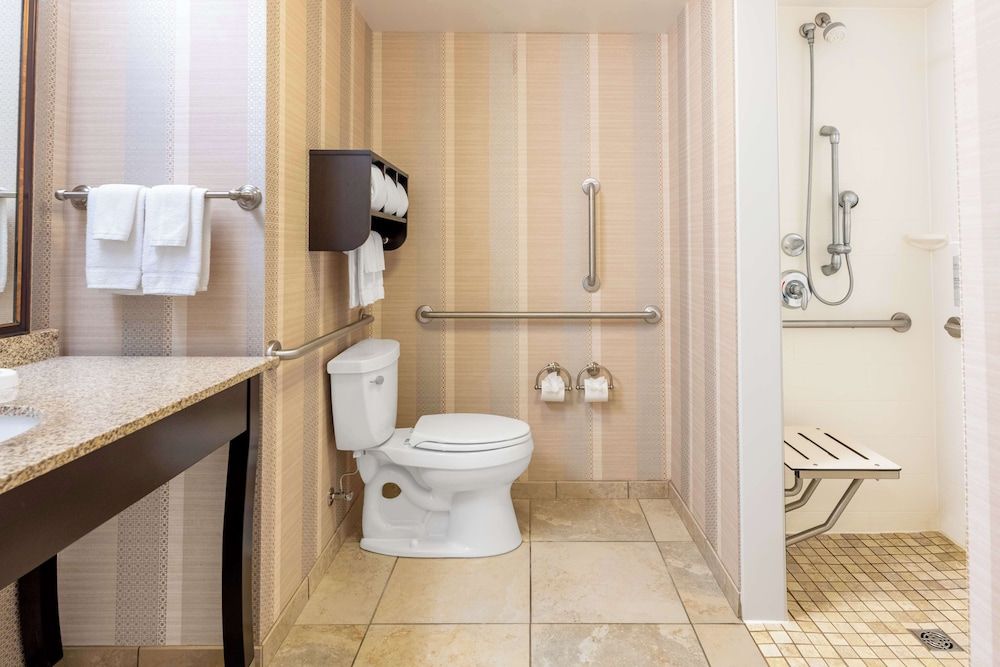 Room, 2 Queen Beds, Accessible (Mobility & Hearing, Roll-In Shower)