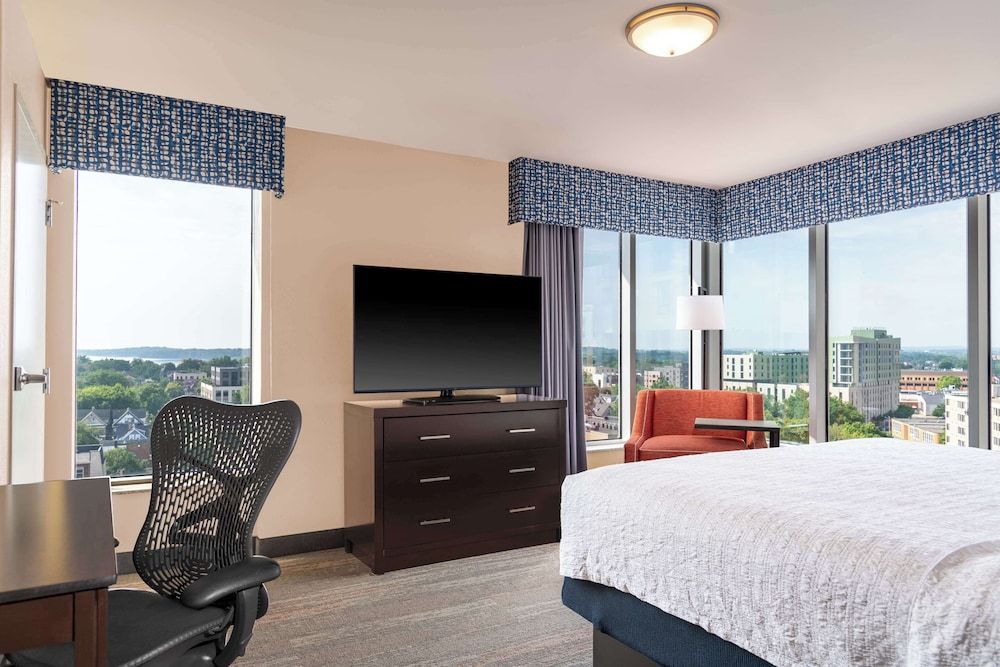 King Suite, Suite, 1 King Bed, Jetted Tub