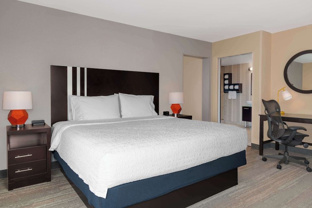 King Suite, Suite, 1 King Bed, Jetted Tub