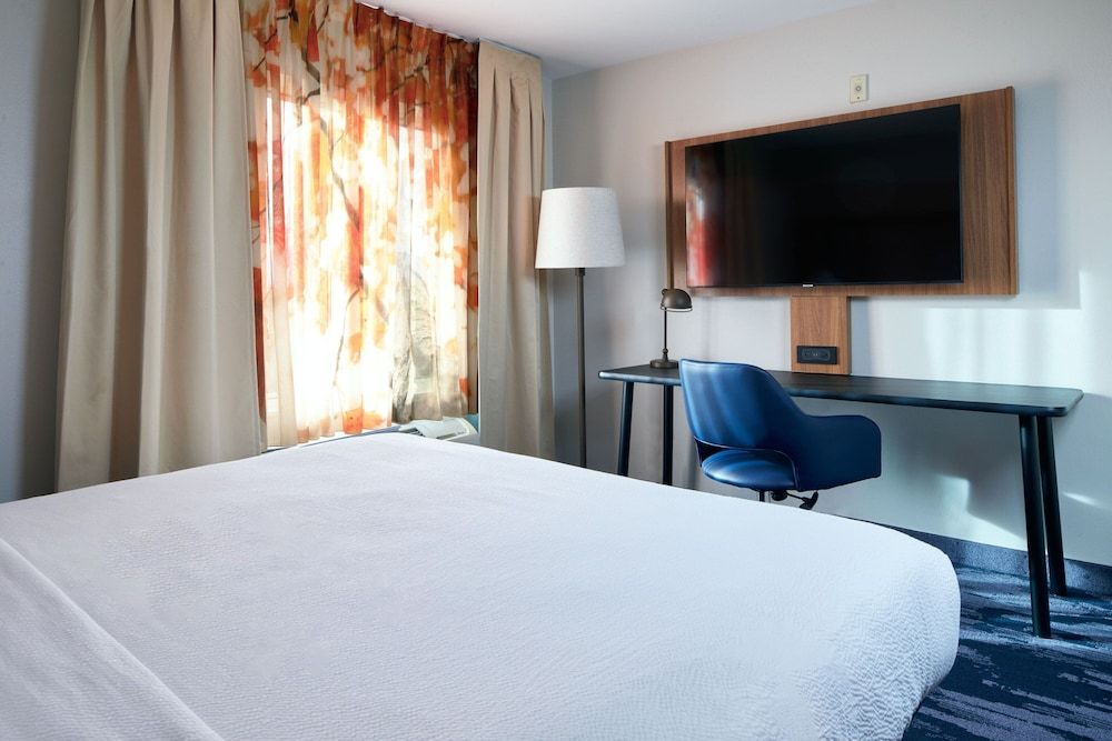 Room, 1 King Bed (Hearing Accessible)