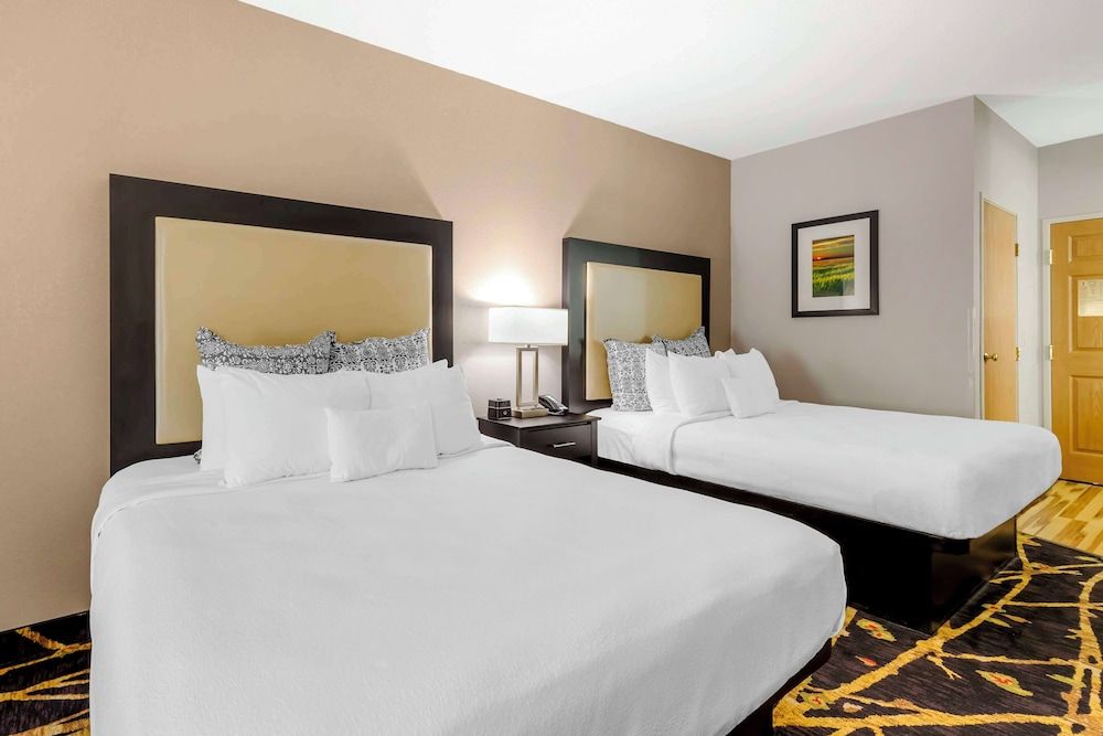 Best Western Plus Des Moines West Inn & Suites Suite, 2 Queen Beds, Non Smoking, Refrigerator & Microwave